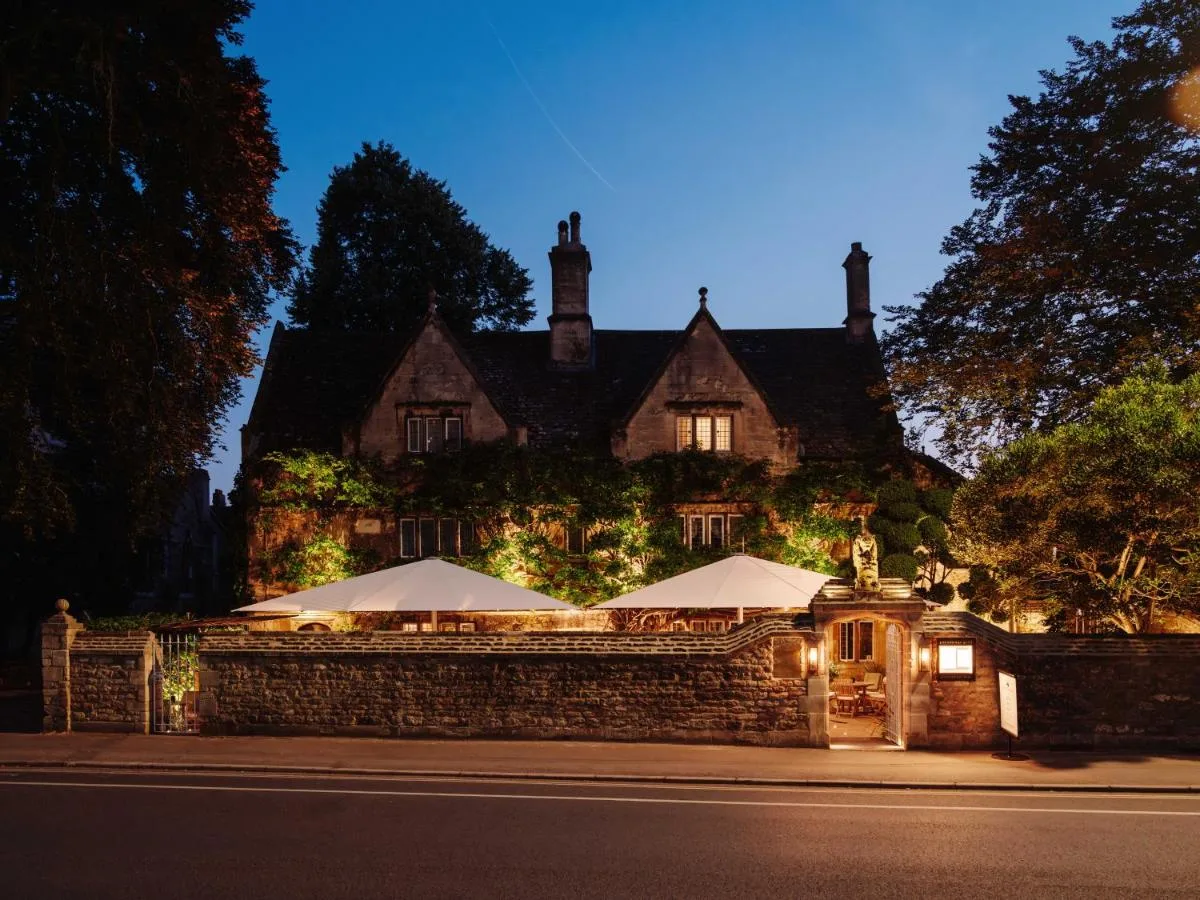 The historic 1660 exterior of Old Parsonage Hotel near Oxford city centre
